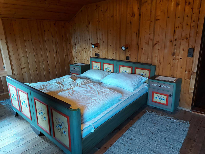 Traditionelles Holz-Schlafzimmer